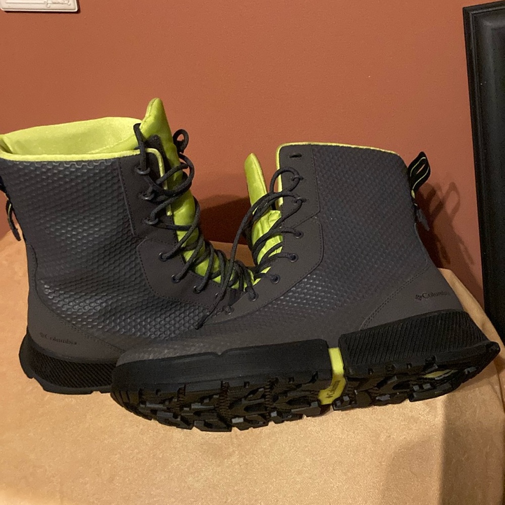 Columbia Men's Hyper-Boreal Snow Boot Sz 10.5 Omni-Heat, Waterproof Mens Shoes